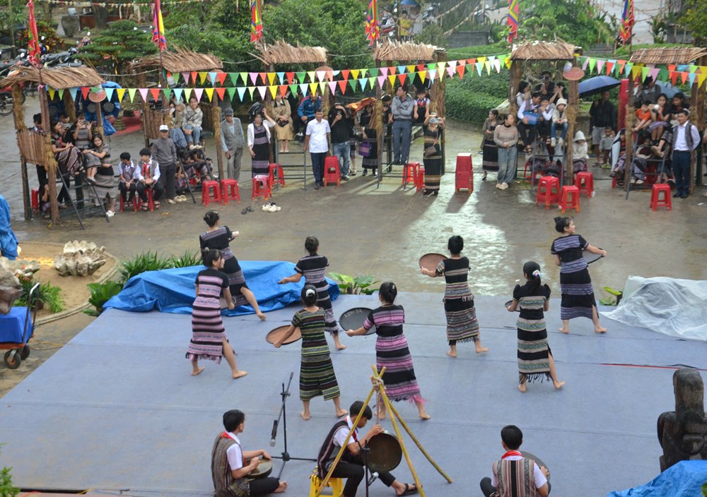 “Sắc màu thổ cẩm” tại Tuần Di sản Văn hoá Quảng Ngãi - ảnh 8