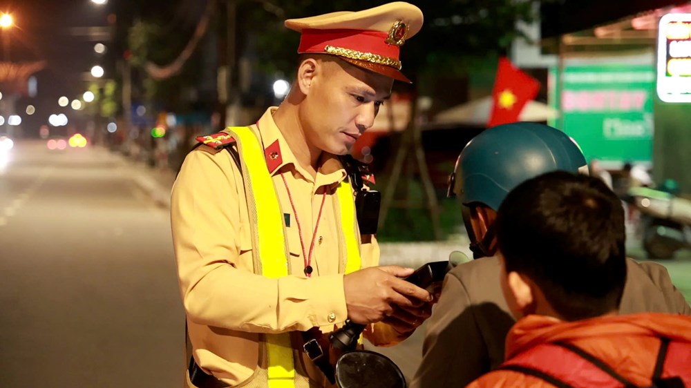 Quảng Ngãi: Không “nới tay” với vi phạm nồng độ cồn - ảnh 4