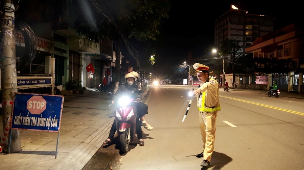 Quảng Ngãi: Không “nới tay” với vi phạm nồng độ cồn - ảnh 1