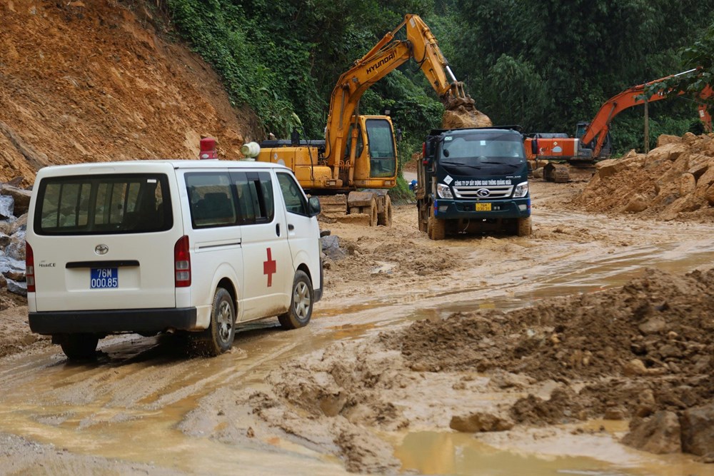 Tây Trà tập trung khắc phục sạt lở, giữ nhịp sống vùng cao - ảnh 4