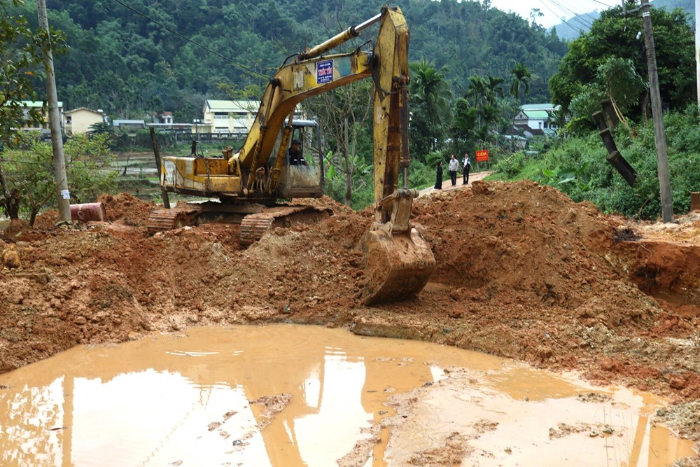 Tây Trà tập trung khắc phục sạt lở, giữ nhịp sống vùng cao - ảnh 3