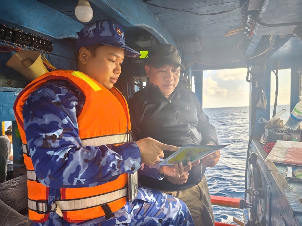 Vững niềm tin nơi đầu sóng, hướng về Đại hội XIV của Đảng - ảnh 4