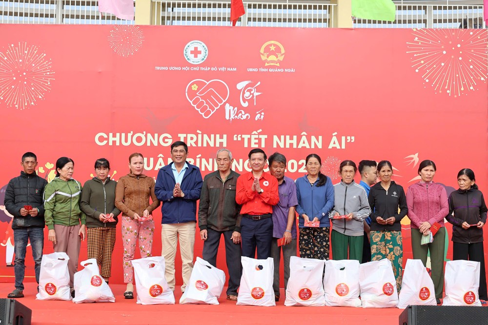Tết Nhân ái ở Quảng Ngãi: Trao 1.000 suất quà cho người nghèo - ảnh 3