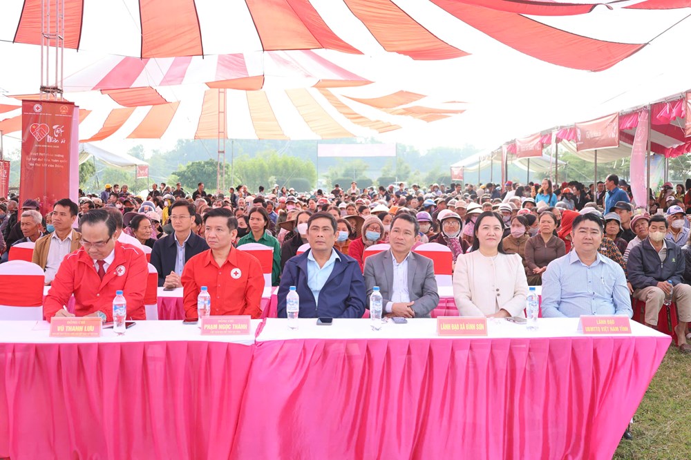 Tết Nhân ái ở Quảng Ngãi: Trao 1.000 suất quà cho người nghèo - ảnh 4