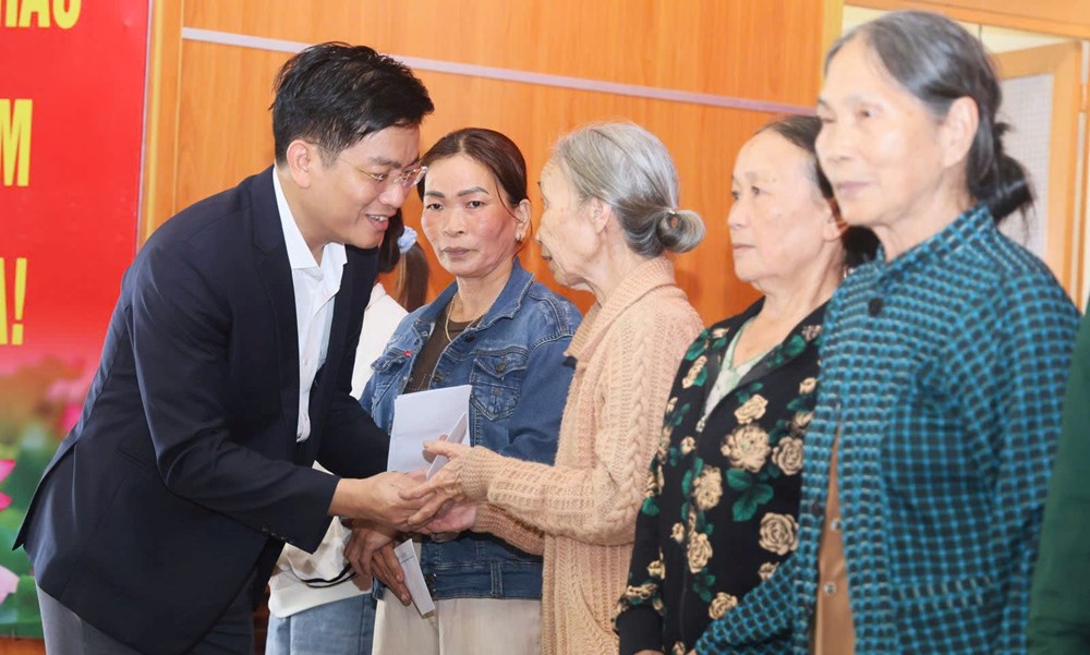 Quỹ Lá Xanh trao quà “Tết Nhân ái” Xuân Bính Ngọ 2026 tại Quảng Ngãi - ảnh 1