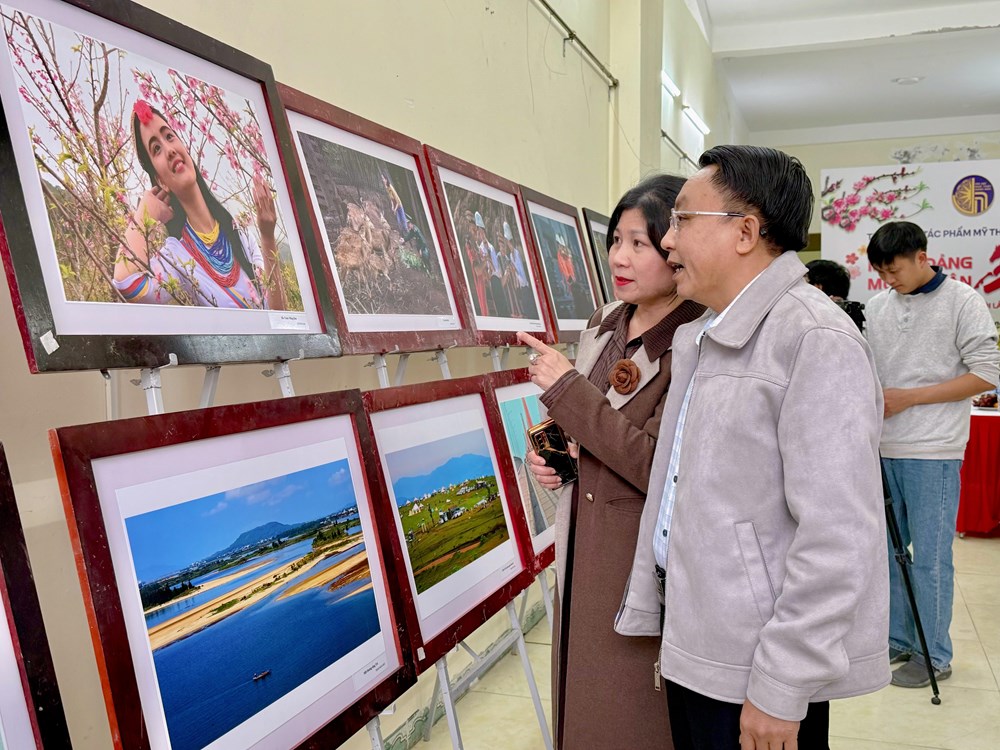 Quảng Ngãi trưng bày 68 tác phẩm Mỹ thuật - Nhiếp ảnh đón Xuân 2026 - ảnh 4