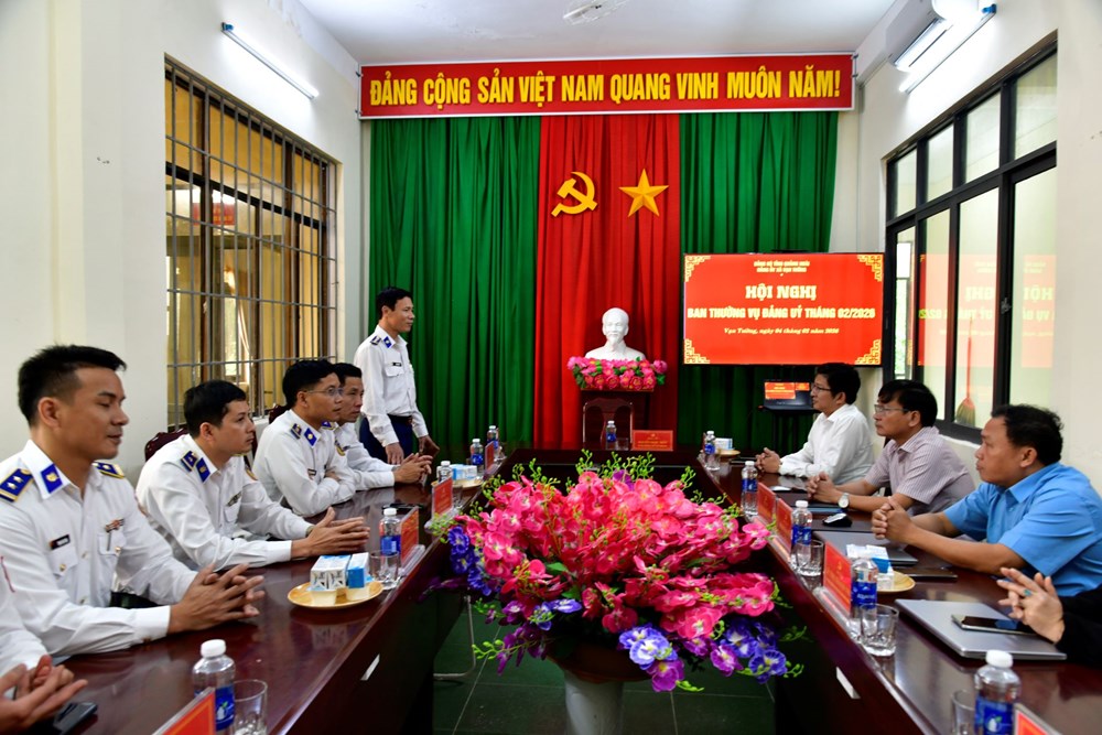 Phối hợp đồng bộ các lực lượng, xây dựng thế trận vững chắc bảo vệ biển đảo Quảng Ngãi - ảnh 4