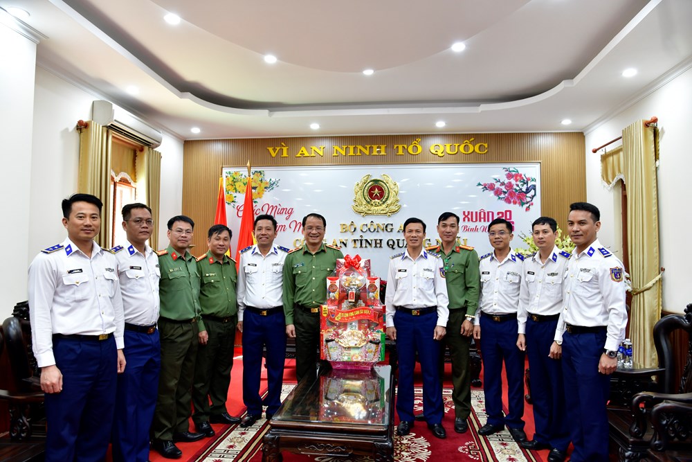 Phối hợp đồng bộ các lực lượng, xây dựng thế trận vững chắc bảo vệ biển đảo Quảng Ngãi - ảnh 1