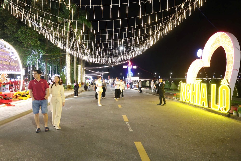 Phố đêm Sông Trà chính thức vận hành, tạo điểm nhấn cho kinh tế đô thị Quảng Ngãi - ảnh 5