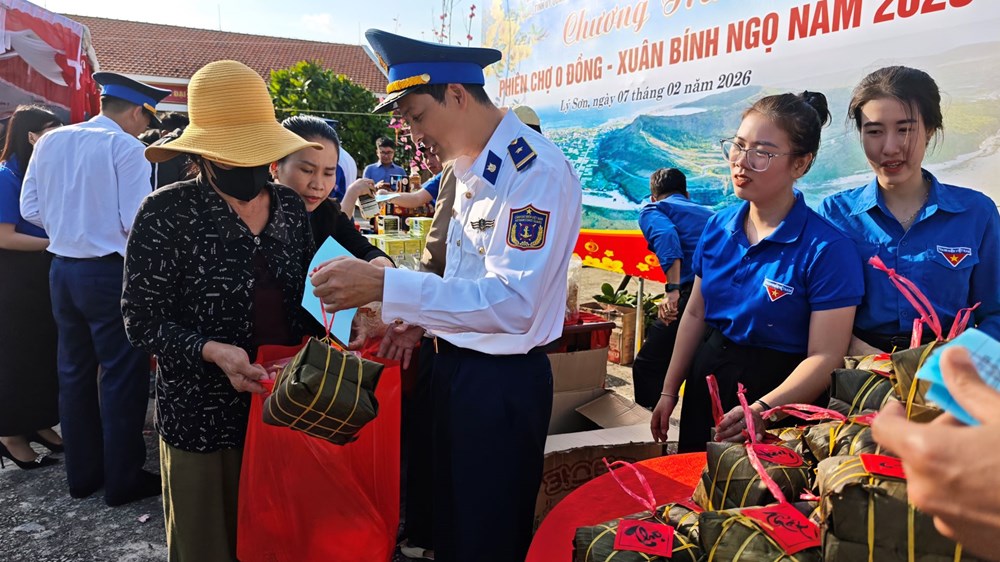 Xuân ấm áp nơi đầu sóng – Thắm đượm nghĩa tình quân dân Lý Sơn - ảnh 4