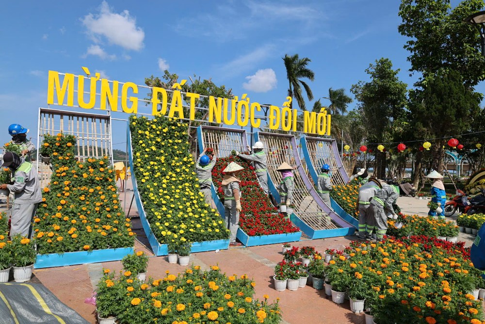 Quảng Ngãi rực rỡ sắc Xuân, sẵn sàng đón Tết - ảnh 4