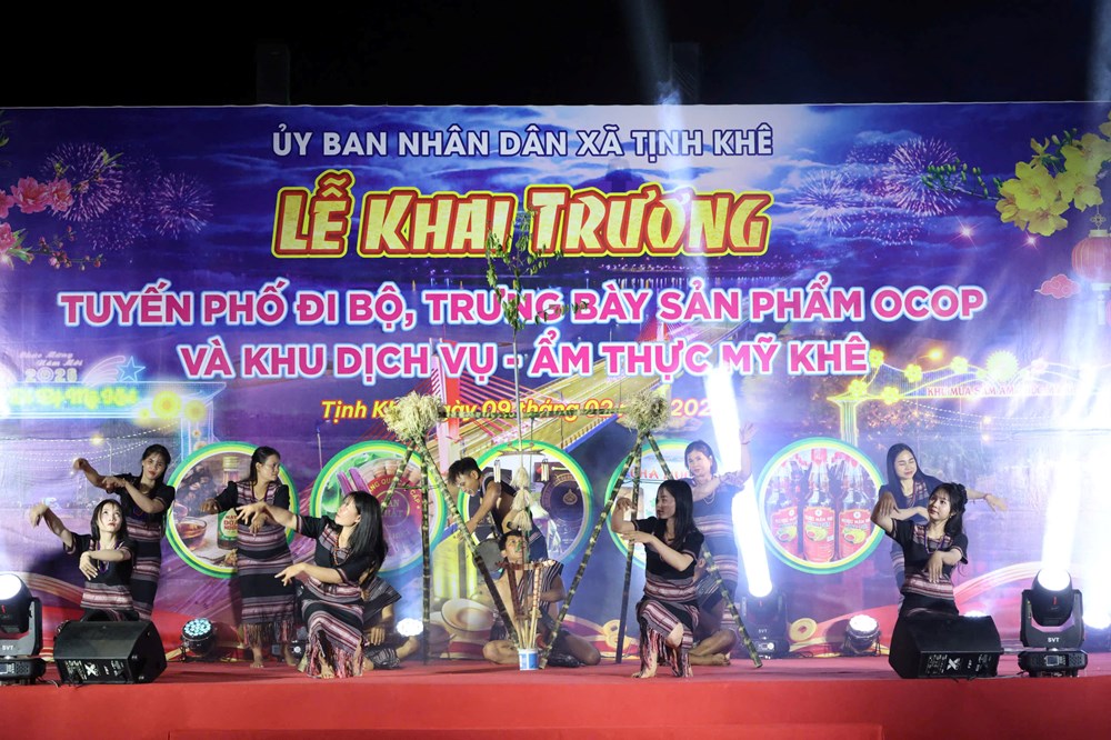 Khai trương phố đi bộ Mỹ Khê bên bờ biển Quảng Ngãi - ảnh 4