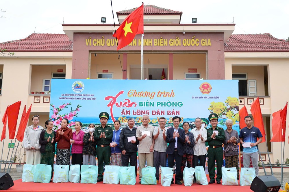 “Xuân Biên phòng ấm lòng dân bản” – Gắn kết nghĩa tình quân dân nơi cửa biển Dung Quất - ảnh 3
