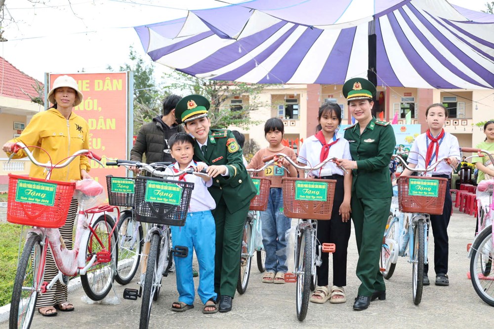 “Xuân Biên phòng ấm lòng dân bản” – Gắn kết nghĩa tình quân dân nơi cửa biển Dung Quất - ảnh 5