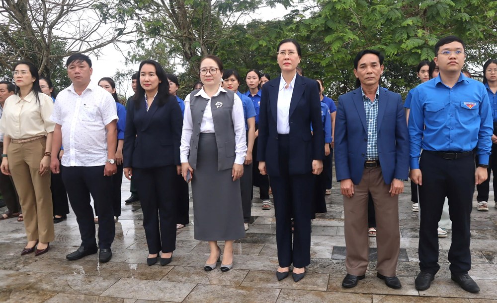 Thành kính dâng hương tưởng niệm Thủ tướng Phạm Văn Đồng và chí sĩ yêu nước Huỳnh Thúc Kháng - ảnh 3