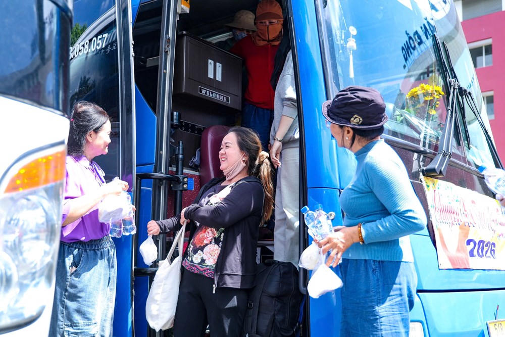 Ấm lòng những chuyến xe Tết 0 đồng - ảnh 1