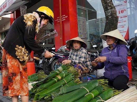 Cận Tết, thị trường lá dong, lá chuối “nóng” theo từng ngày - ảnh 4