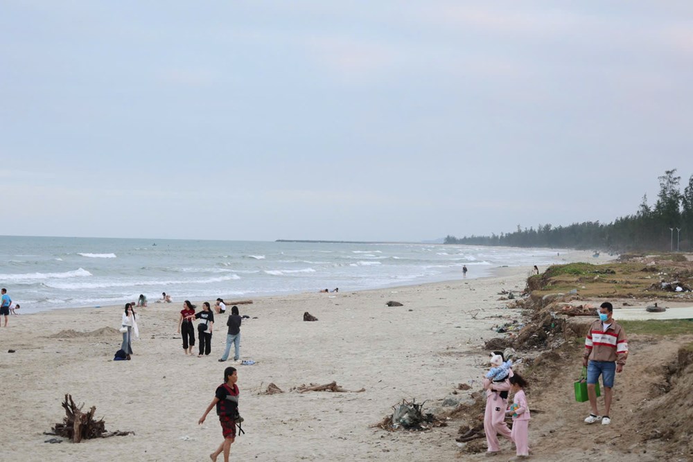 Cận Tết, học sinh tử vong khi tắm biển Mỹ Khê - ảnh 1