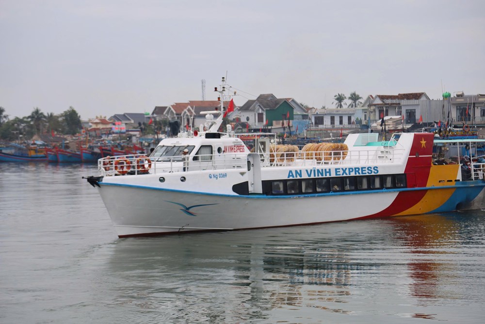 Chuyến tàu cuối năm đưa người xa xứ về với đảo Lý Sơn - ảnh 6