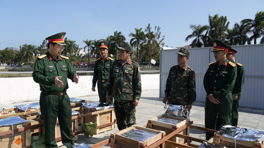 Sẵn sàng bắn pháo hoa đón giao thừa Tết Bính Ngọ 2026 - ảnh 1