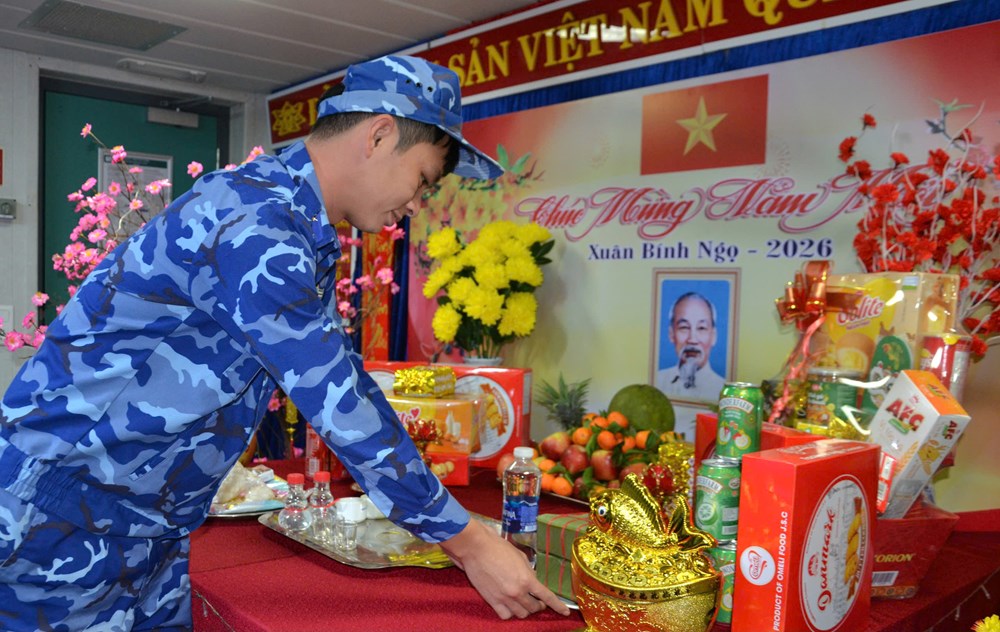 Giao thừa thiêng liêng nơi đầu sóng - ảnh 3