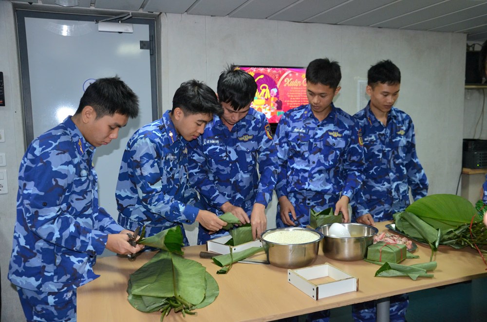 Giao thừa thiêng liêng nơi đầu sóng - ảnh 6