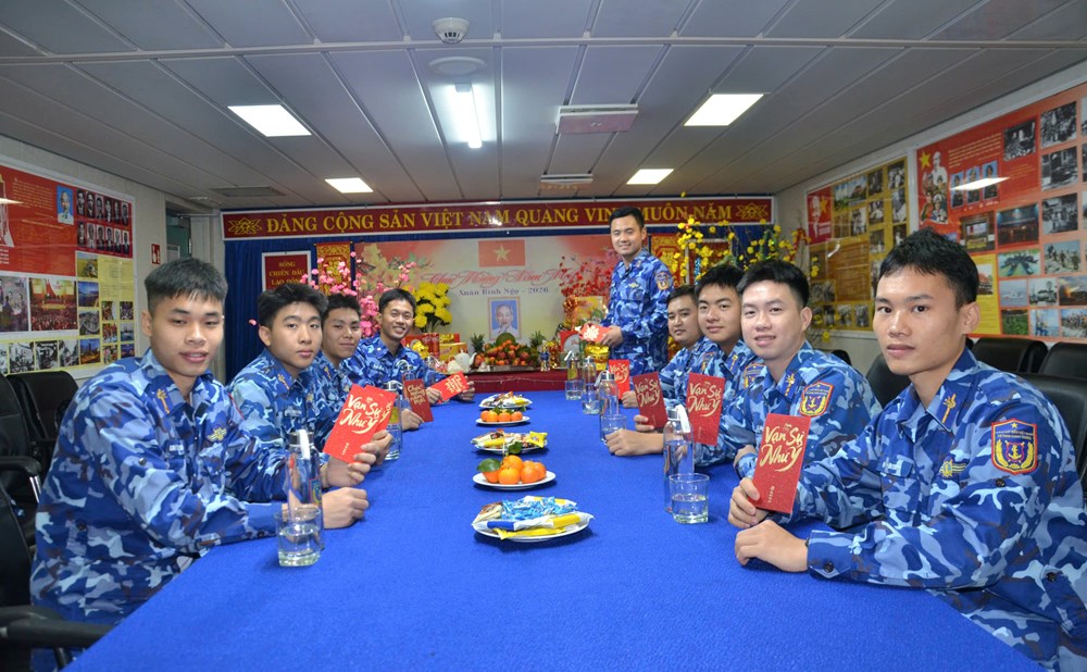 Giao thừa thiêng liêng nơi đầu sóng - ảnh 5