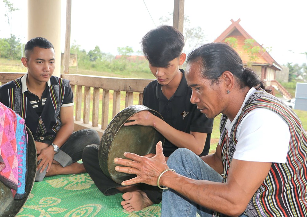 Khi tiếng chiêng ba thức giấc giữa đại ngàn Quảng Ngãi - ảnh 3