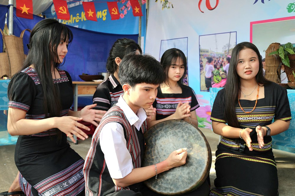 Bảo tồn văn hóa Hrê – nguồn lực mềm cho phát triển bền vững vùng cao - ảnh 5