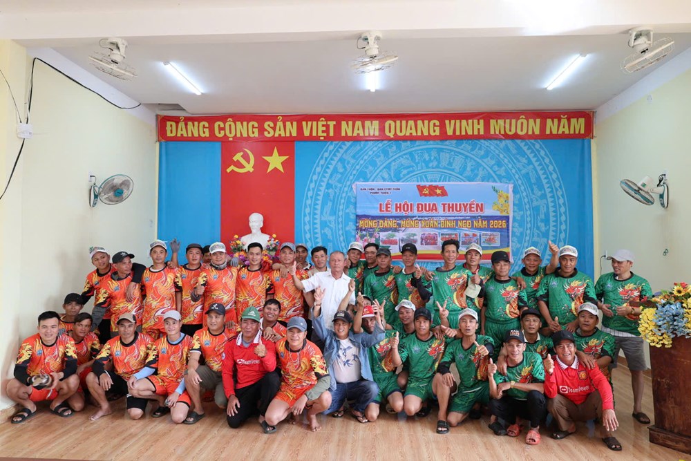 Nhịp chèo khai Xuân nơi làng biển Phước Thiện 1 - ảnh 1