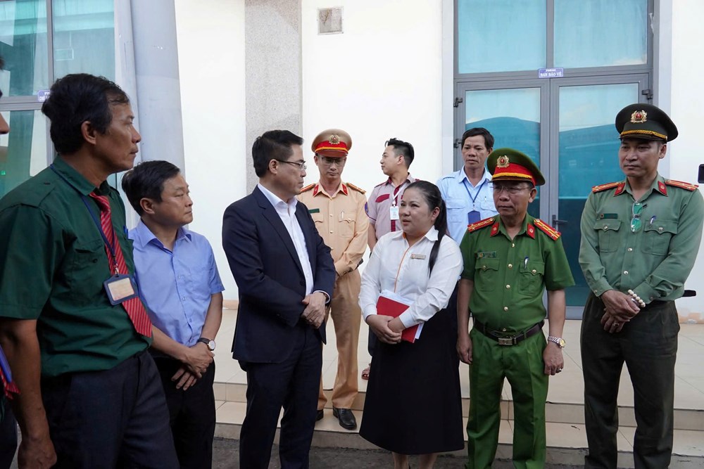 Chủ tịch UBND tỉnh Quảng Ngãi kiểm tra giao thông sau Tết - ảnh 2