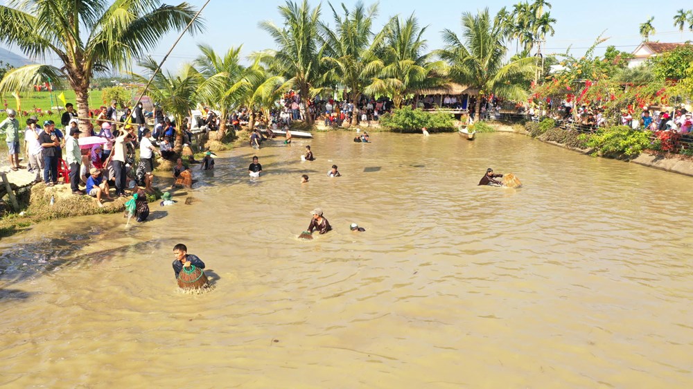 Giữ hồn văn hóa qua Lễ hội Úp nơm đầu Xuân - ảnh 1