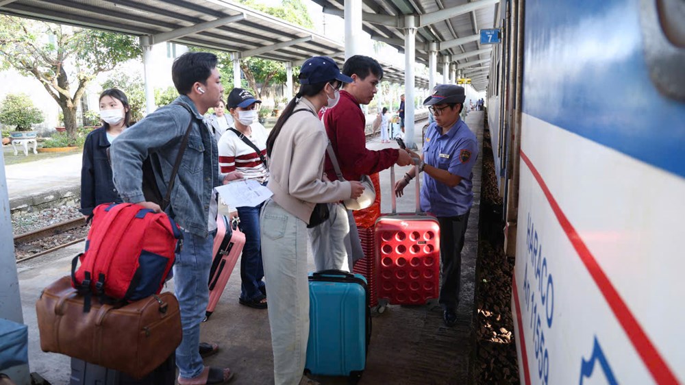 Nhộn nhịp rời Ga Quảng Ngãi sau Tết - ảnh 5