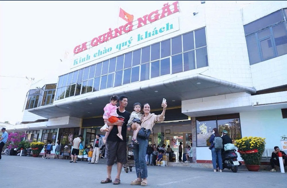Nhộn nhịp rời Ga Quảng Ngãi sau Tết - ảnh 4