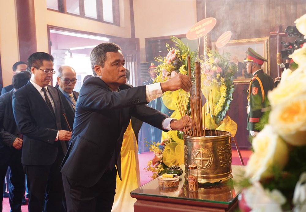 Dâng hương kỉ niệm 120 năm Ngày sinh Thủ tướng Phạm Văn Đồng - ảnh 3