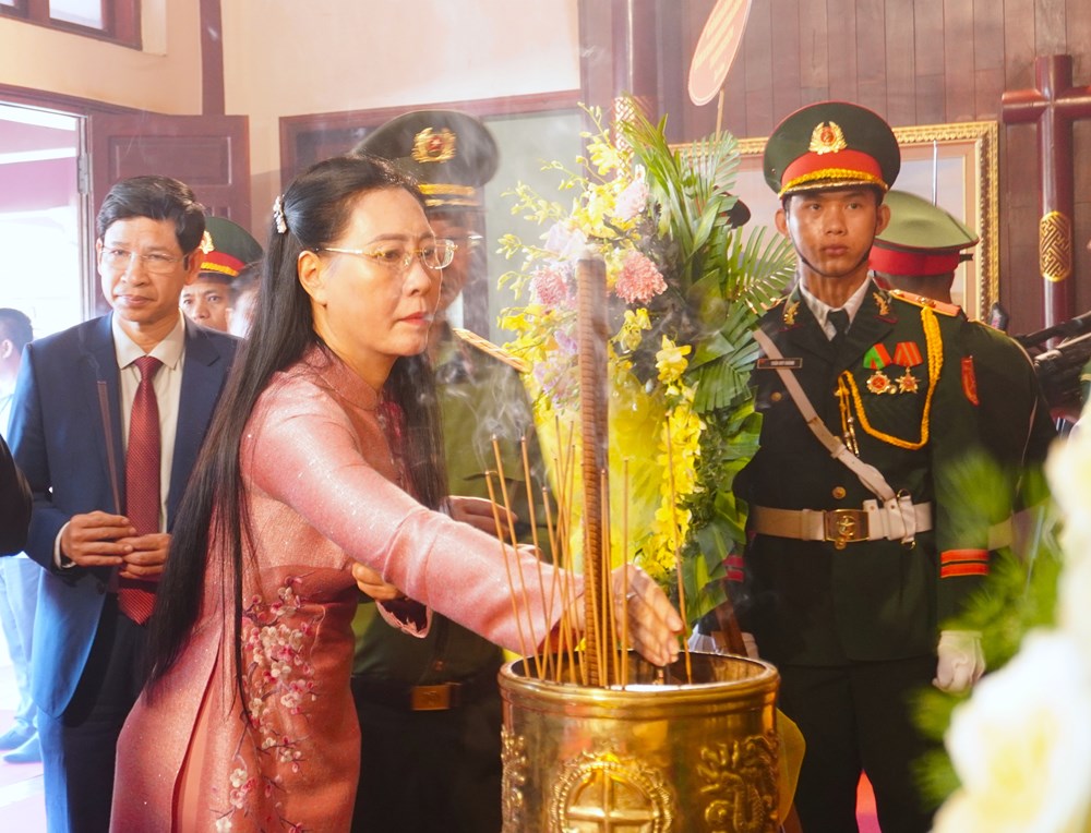 Dâng hương kỉ niệm 120 năm Ngày sinh Thủ tướng Phạm Văn Đồng - ảnh 4