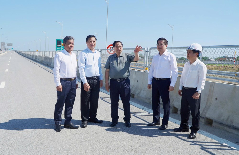 Thủ tướng Phạm Minh Chính kiểm tra cao tốc Quảng Ngãi – Hoài Nhơn, thúc tiến độ về đích đúng hẹn - ảnh 1