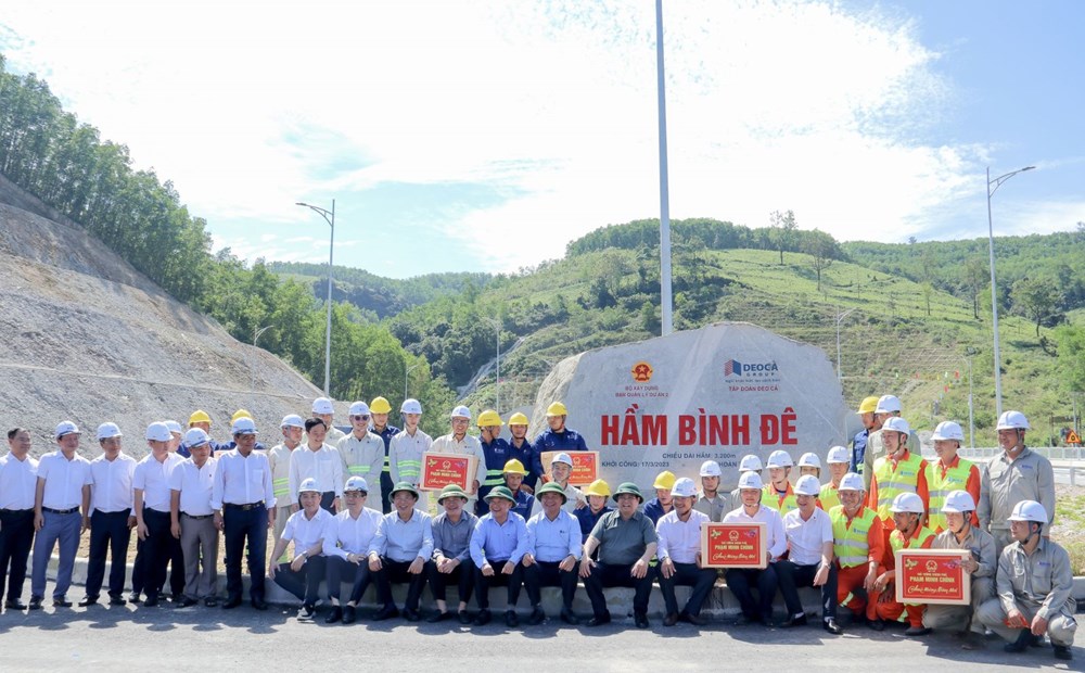 Thủ tướng Phạm Minh Chính kiểm tra cao tốc Quảng Ngãi – Hoài Nhơn, thúc tiến độ về đích đúng hẹn - ảnh 3