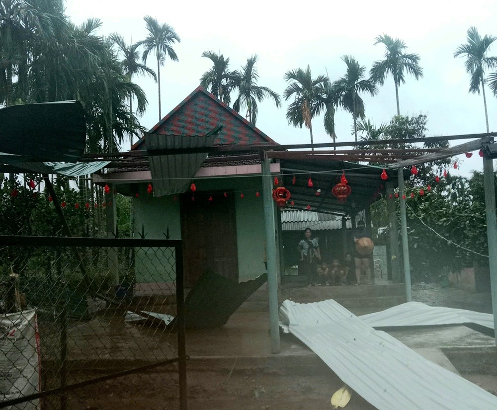 Lốc xoáy làm tốc mái 116 nhà ở miền núi Quảng Ngãi - ảnh 2