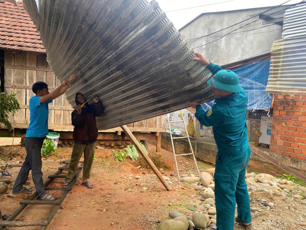 Quảng Ngãi khẩn trương khắc phục hậu quả lốc xoáy, sớm ổn định đời sống nhân dân - ảnh 1
