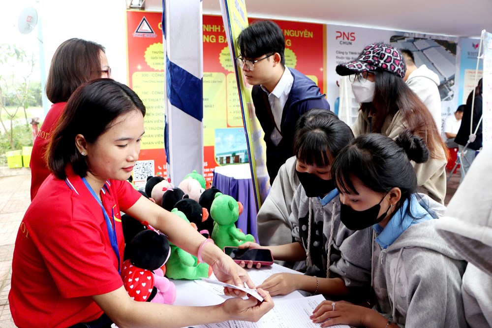 Hơn 20.000 cơ hội việc làm chờ người lao động tại Quảng Ngãi - ảnh 3