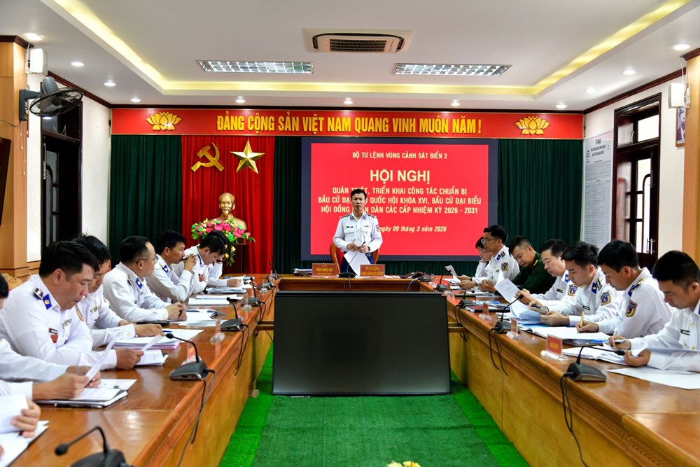 Cán bộ, chiến sĩ Cảnh sát biển thực hiện quyền bầu cử giữa trùng khơi Trường Sa - ảnh 4