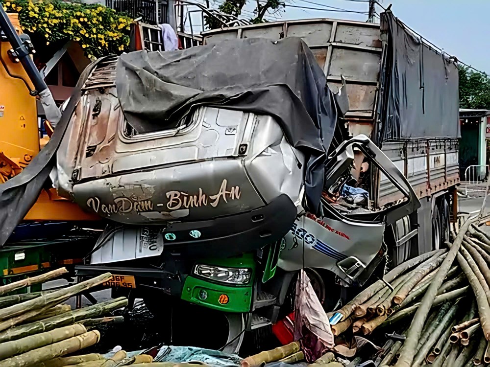 Va chạm giữa xe tải và xe đầu kéo trên Quốc lộ 1A, một người tử vong - ảnh 1