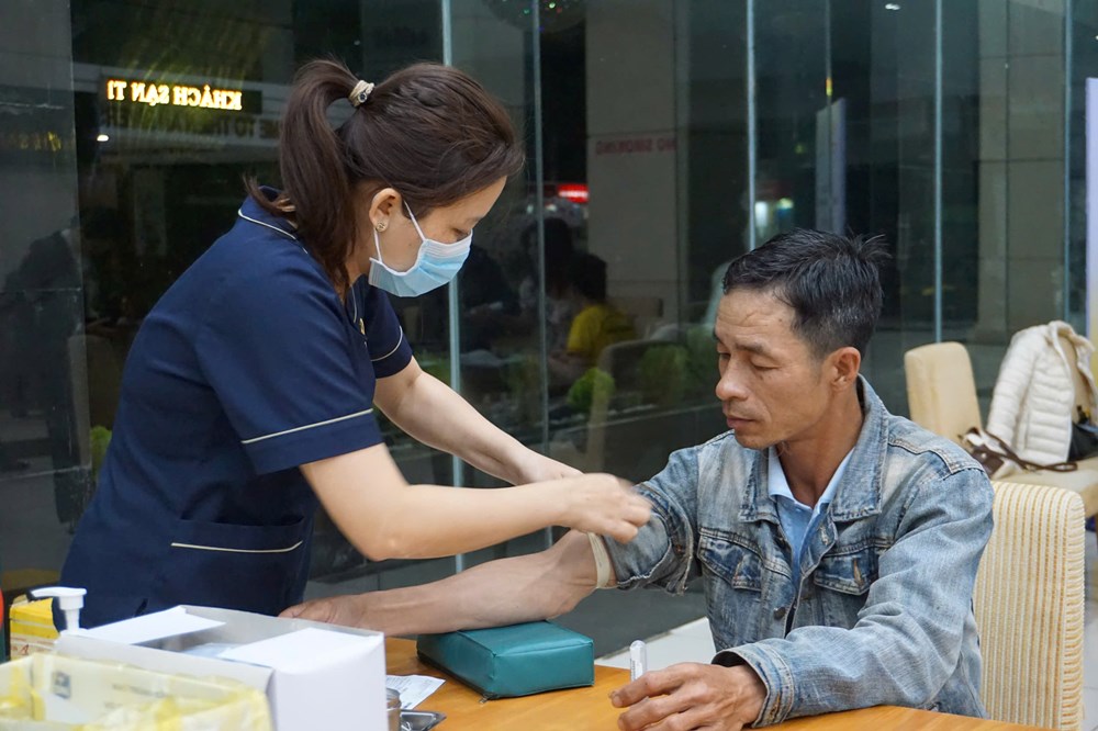 Quảng Ngãi đón đoàn doanh nghiệp Lào sang khám sức khỏe, mở hướng phát triển du lịch y tế - ảnh 3