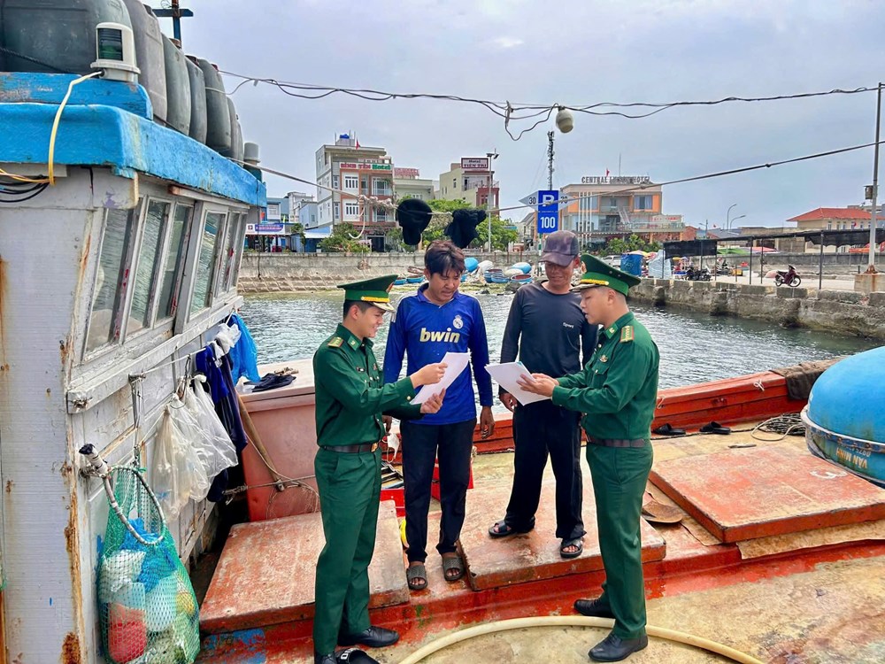 Ngư dân gác chuyến biển, chờ ngày thực hiện quyền công dân - ảnh 6