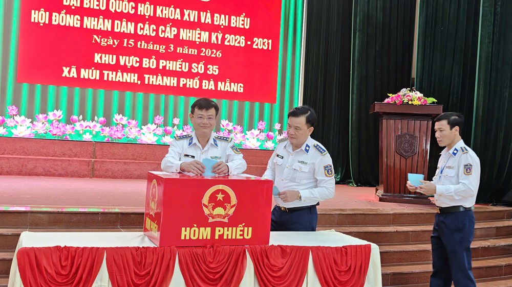 Cử tri Bộ Tư lệnh Vùng Cảnh sát biển 2 nô nức tham gia ngày hội bầu cử - ảnh 1