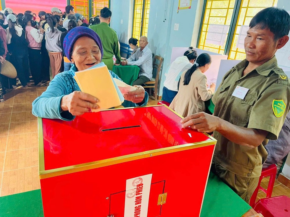 Gần 96% cử tri tham gia bỏ phiếu, nhiều địa phương đạt tỉ lệ 100% - ảnh 1