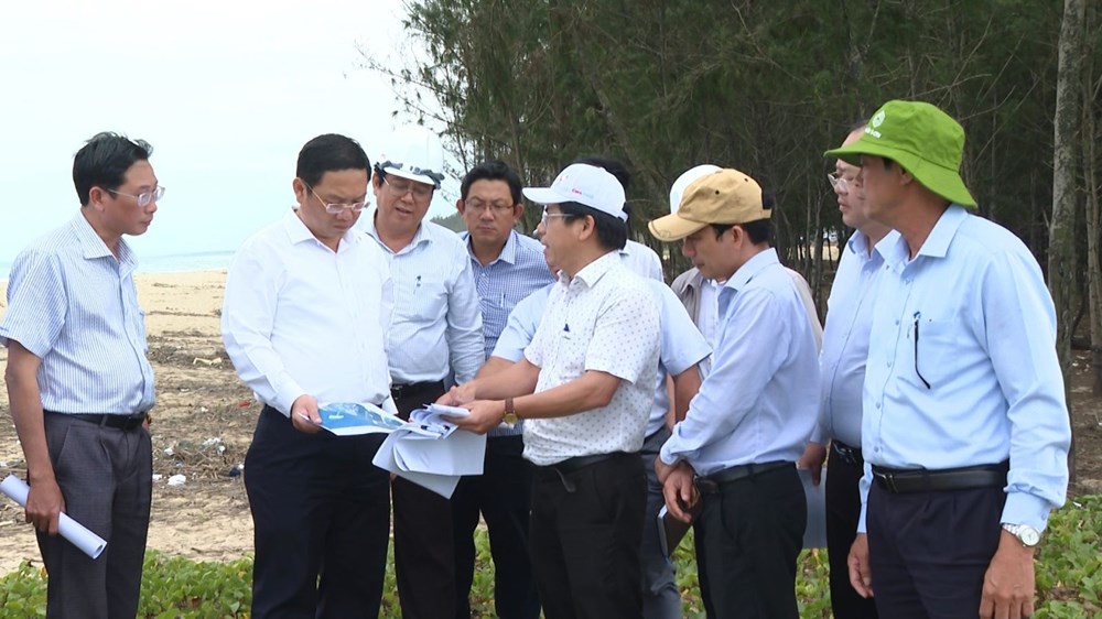 Cửa Lở bồi lấp nghiêm trọng, ngư dân gặp khó khi ra vào cửa biển - ảnh 2