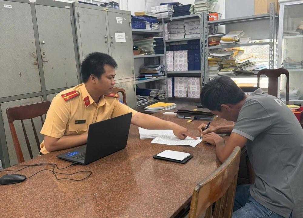 Quảng Ngãi xử phạt 3 trường hợp vượt rào chắn đường sắt - ảnh 3