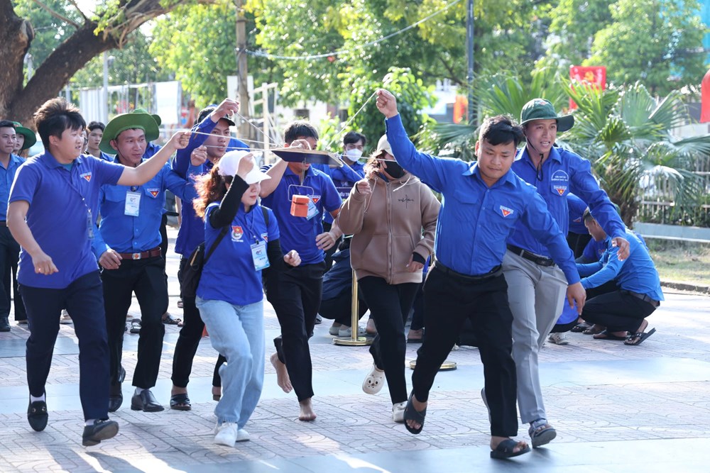 Quảng Ngãi: Hội trại kỷ niệm 95 năm Ngày thành lập Đoàn TNCS Hồ Chí Minh  - ảnh 1